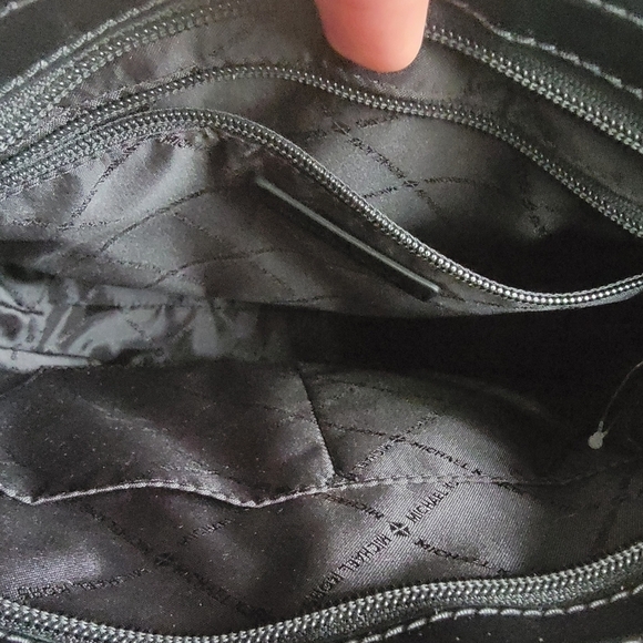 Michael Kors Jet Set Travel Large Messenger Crossbody in Canvas w/ Black Leather - Picture 13 of 14